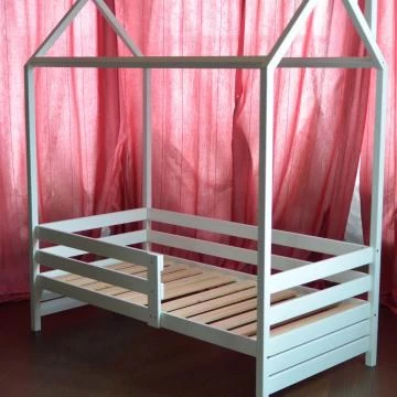Кровать детская деревянная Домик
